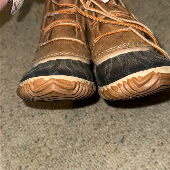 Sorel out n about Brown and Black Duck Boots - Picture 6 of 6